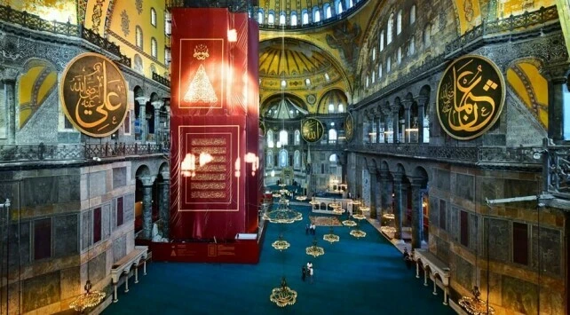 Yunanistan'ın Ayasofya hazımsızlığı! 'Müslümanlar duvarları yiyor' diyerek şikayet ettiler