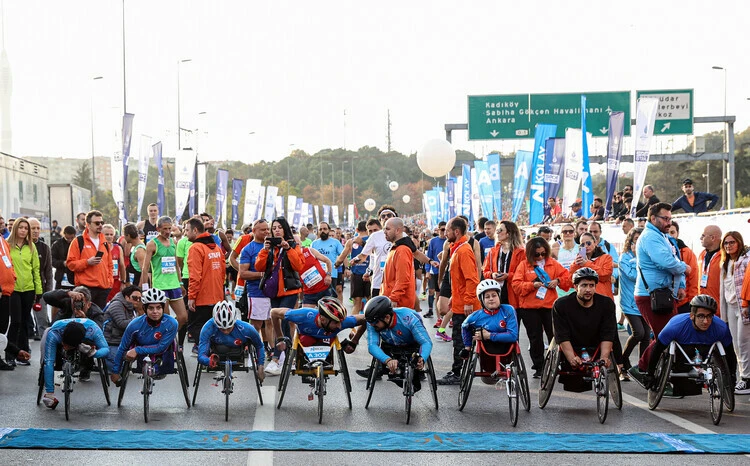 İBB'nin düzenlediği 44. İstanbul Maratonu'nda rekor kırıldı