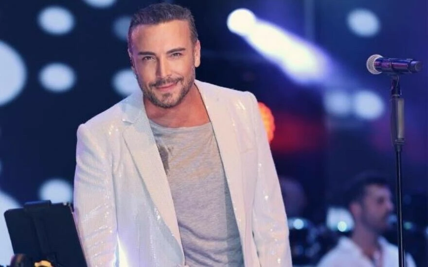 Köpeklere olan düşkünlüğüyle bilinen Cenk Eren yoğun bakımdaki çocuğun kuduz olduğuna inanmadı!