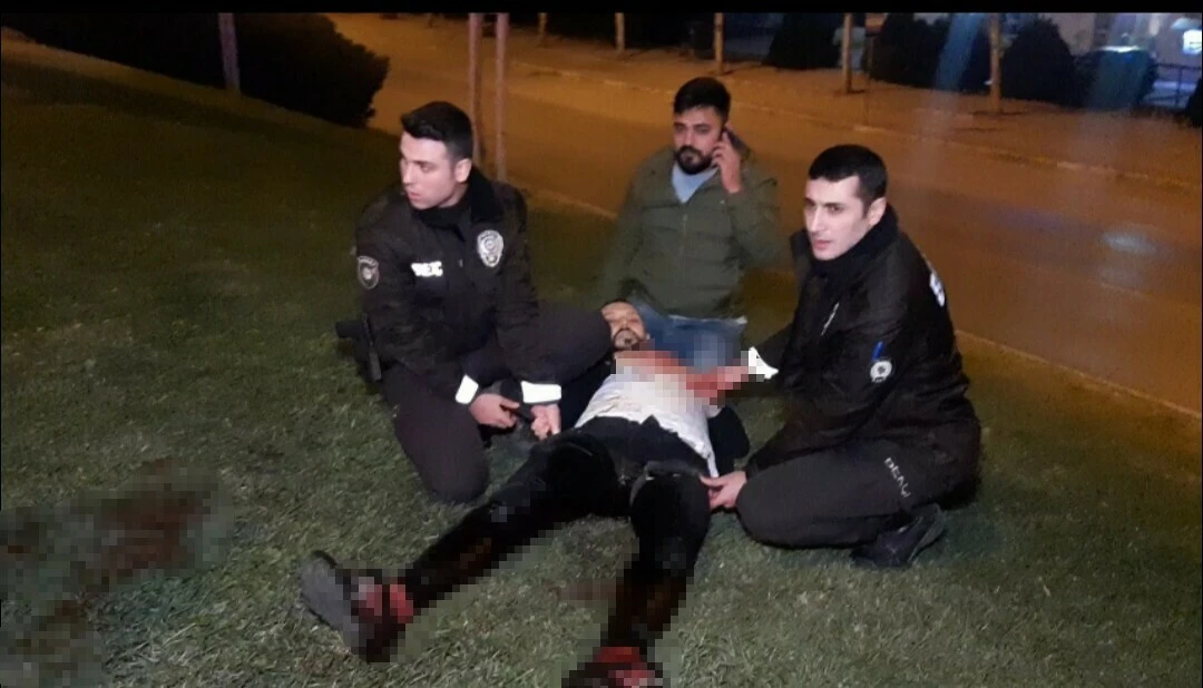 Kocaeli'de 'yan masadaki kadına ikram' kavgasında silahlar konuştu: 1'i ağır 2 yaralı