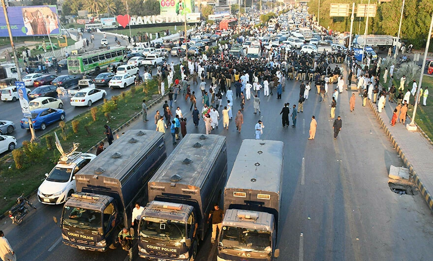 Pakistan’da suikast girişimi sonrası tansiyon yükseliyor! İmran Han’a yayın yasağı