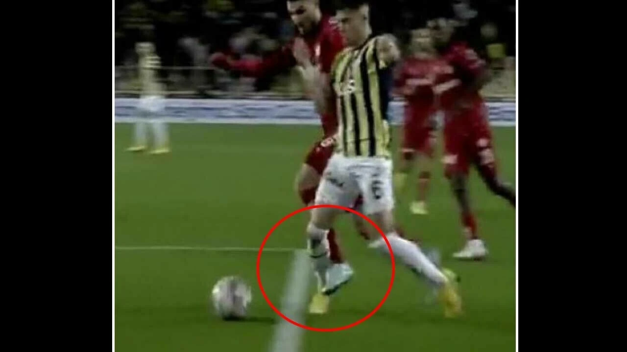 Hüseyin Göçek'e dev tepki: Penaltı pozisyonu tartışmalara neden oldu!