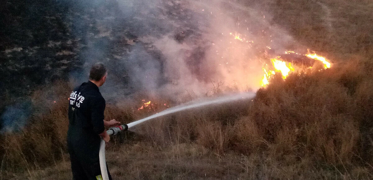 700 dönümlük anız küle döndü