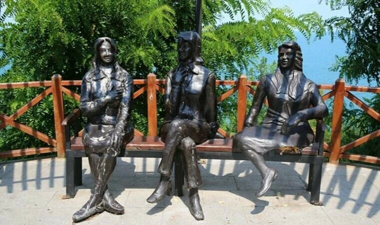 Ordu'nun simgesi 'Üç kız heykeli' yine tahrip edildi