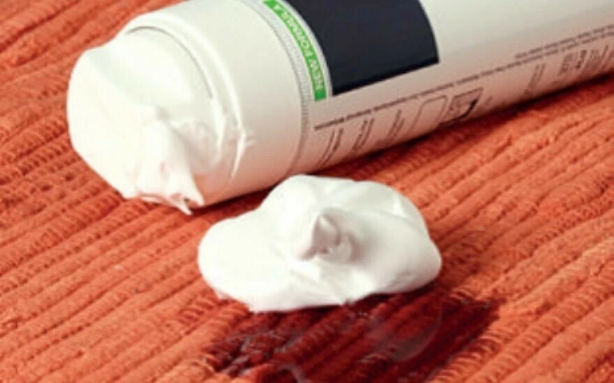 Tıraş köpüğünün tıraş etmek dışındaki faydalarına inanamayacaksınız: En iyi deterjanın çıkaramadığı lekeleri çıkarıyor!