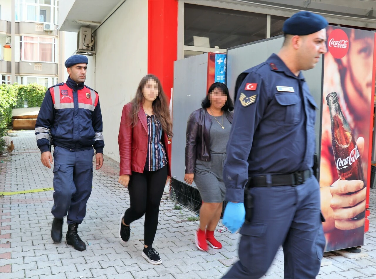 Antalya'da yeni doğan bebeği 5. kattan aşağı attılar