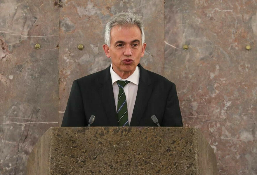 Türk kökenli eşine torpil yapmakla suçlanan Alman belediye başkanı referandumla görevden alındı