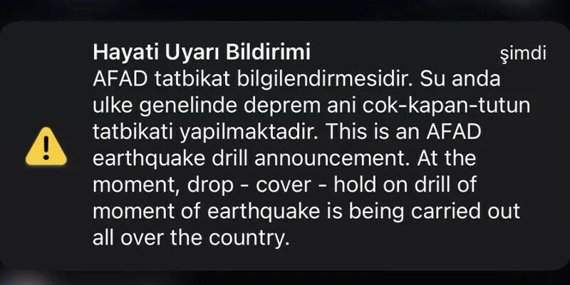 Son dakika! 'Çök-Kapan-Tutun' tatbikatı! Sirenler önlem için çaldı: Türkiye Düzce Depremi'ni yaşadı