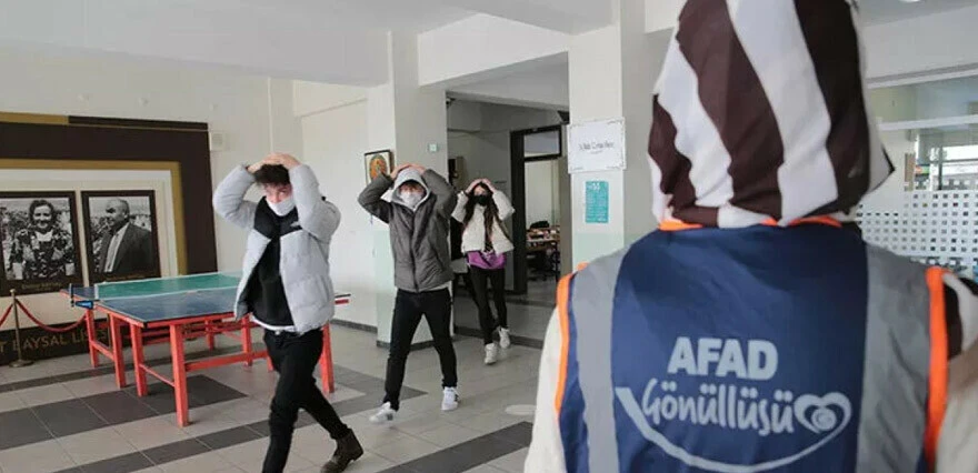 Türkiye'de ilk kez yapılacak! Ülke genelinde deprem tatbikatı yapılacak: Gözler saat 18.57'de