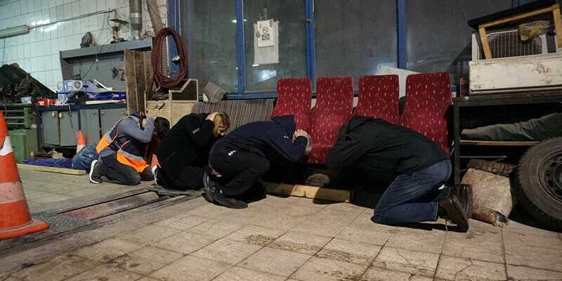 Son dakika! 'Çök-Kapan-Tutun' tatbikatı! Sirenler önlem için çaldı: Türkiye Düzce Depremi'ni yaşadı