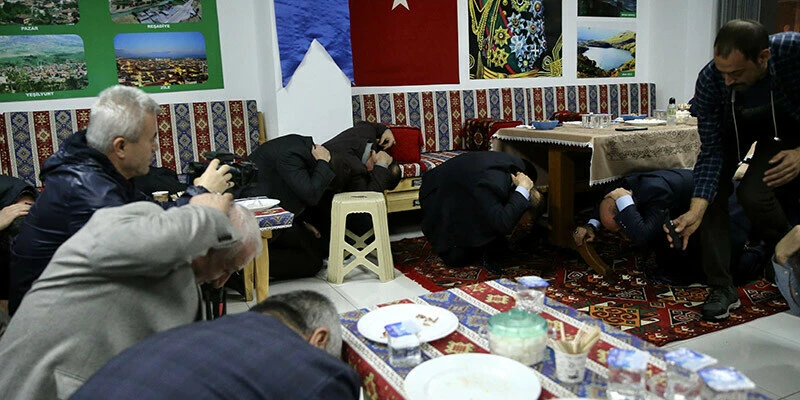 Son dakika! 'Çök-Kapan-Tutun' tatbikatı! Sirenler önlem için çaldı: Türkiye Düzce Depremi'ni yaşadı