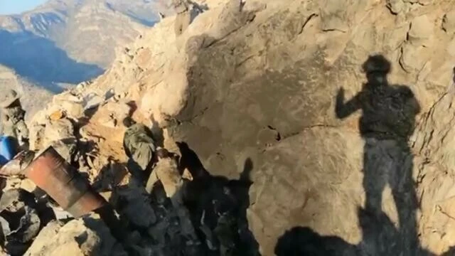 PKK'dan çözülme hızlandı: 5 teröristin teslim olma görüntülerini MSB paylaştı