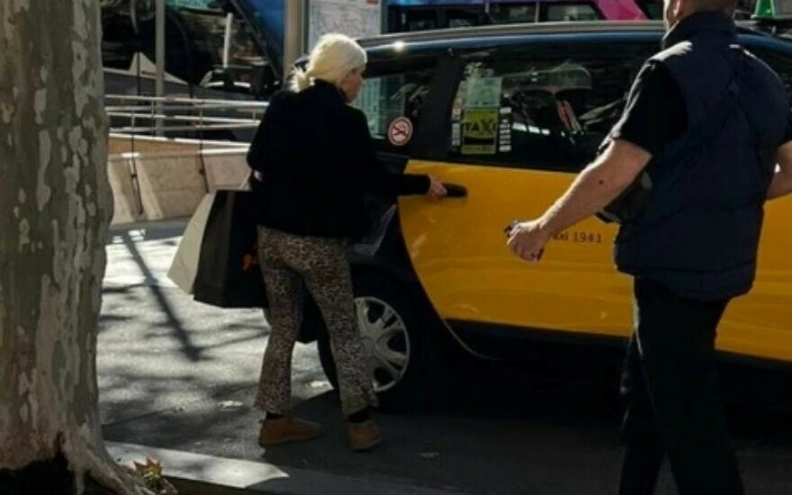 Yurtdışı yasağı kalkan Gülşen, ülkeyi terk ederek soluğu Barselona’da aldı!