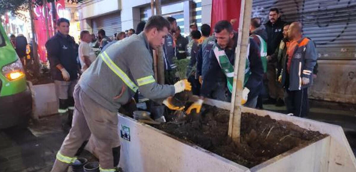 İstiklal'de güvenlik tedbirleri uygulanmaya başlandı: Banklardan sonra sıra beton saksılarda
