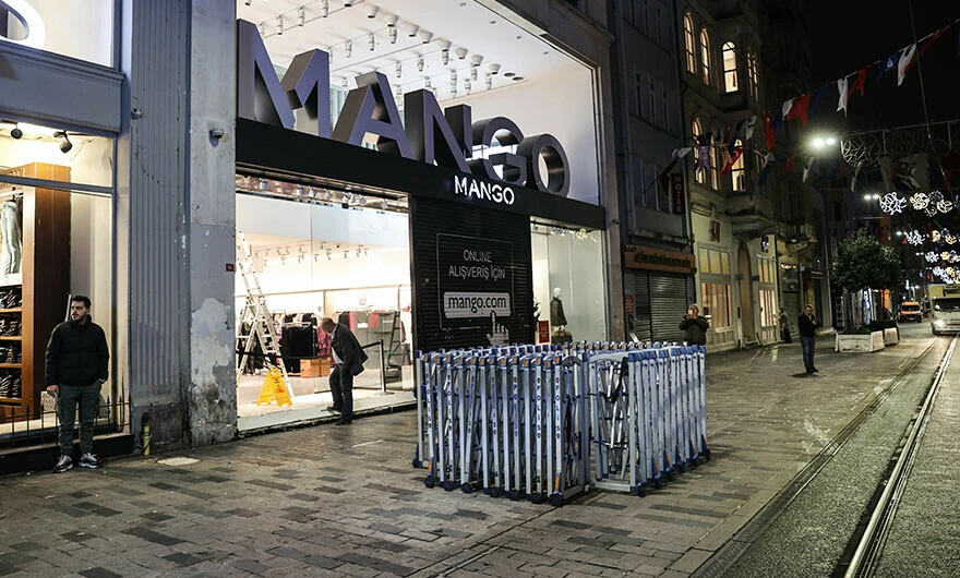 Son dakika: Patlamanın yaşandığı İstiklal Caddesi yaya trafiğine açıldı, banklar kaldırıldı