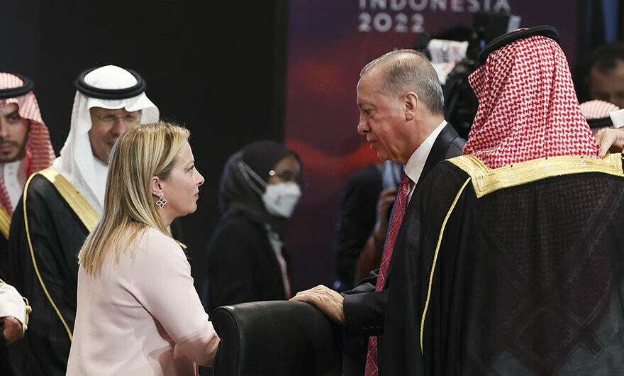 Cumhurbaşkanı Erdoğan, G20 Liderler Zirvesi’nde liderlerle ayaküstü sohbet etti