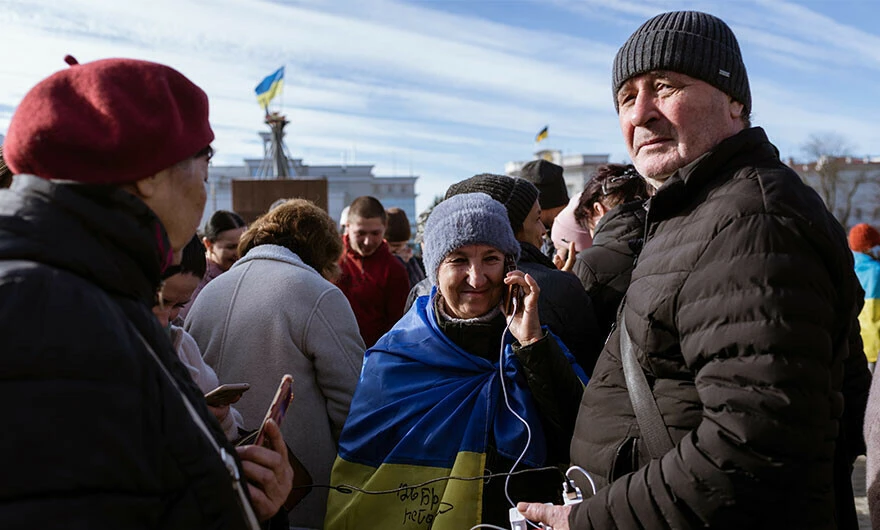 Rus askerleri Herson’dan çekildi, kutlamalara <a href=