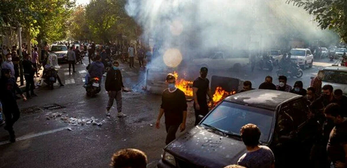 İran'da olaylar gün geçtikçe şiddetleniyor: Devrim Muhafızları Komutanı öldürüldü