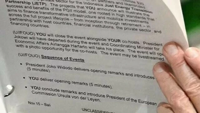 ABD Başkanı Joe Biden elinde talimat kağıtlarıyla yakalandı: Ne yapması gerektiği tek tek yazıyordu