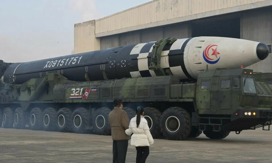 Kuzey Kore lideri füze denemesinde ilk defa kızıyla görüntülendi! Tarihe geçecek fotoğraf kareleri...