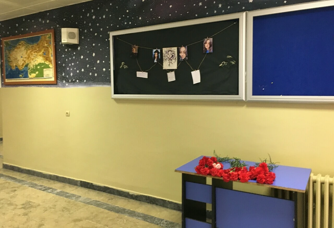 Sırasına çiçekler bırakıldı... İstiklal patlamasında ölen Yağmur Uçar için okulunda anma töreni