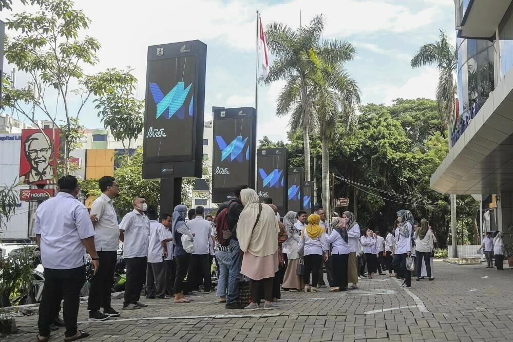 Endonezya'da 5.6 büyüklüğünde deprem: Ölü ve yaralılar var