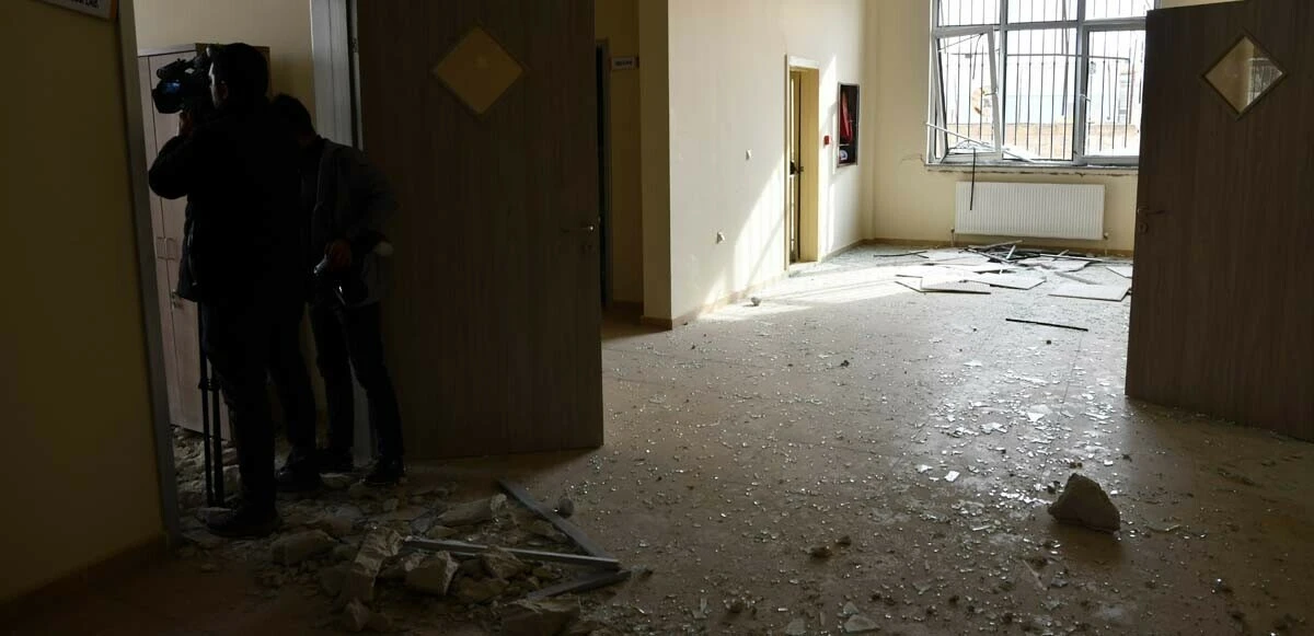Terör örgütü PKK'dan Karkamış'a saldırı! Roketlerden biri okula isabet etti