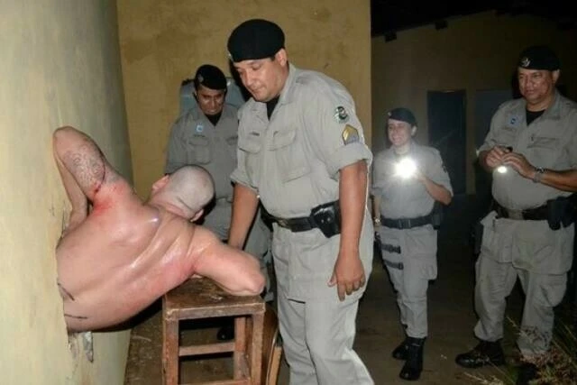 Hapisten kaçma girişimi gardiyanları gülme krizine soktu! İki arkadaşını da kendisiyle beraber yakalattı