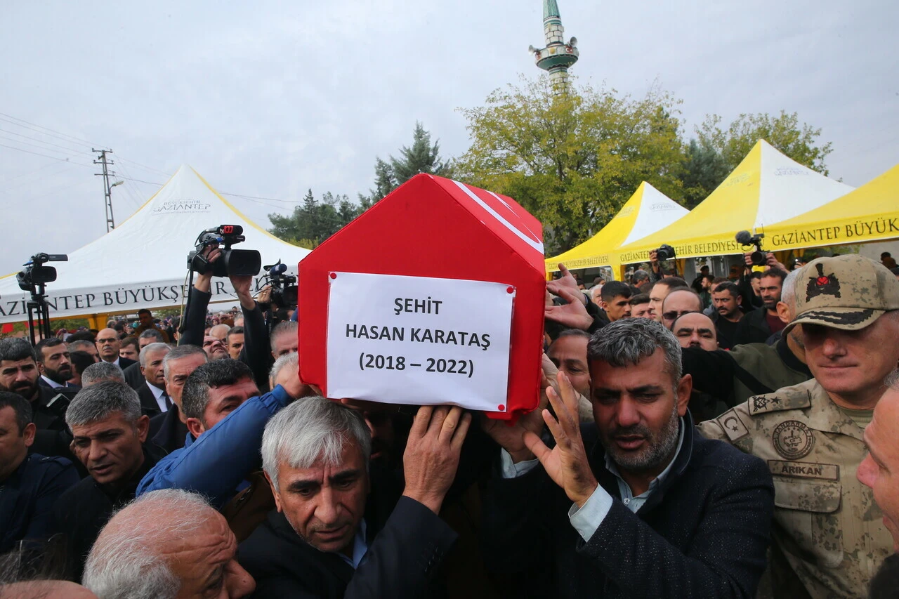 Küçük Hasan'a veda... Gaziantep Karkamış'taki saldırıda hayatını kaybeden 5 yaşındaki şehit sonsuzluğa uğurlandı