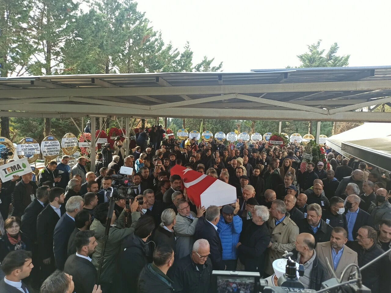 Gazeteci ve spor yorumcusu Hıncal Uluç son yolculuğuna uğurlandı