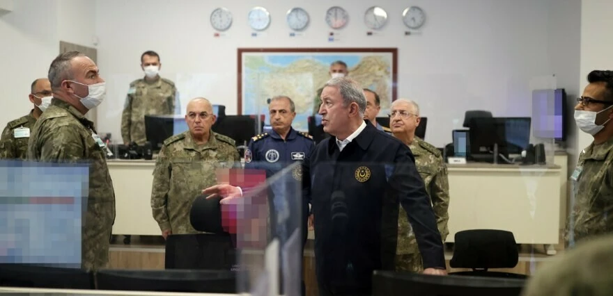 Bakan Akar, kimyasal silah iftiralarına ateş püskürdü: Bu yalandır, alçaklıktır