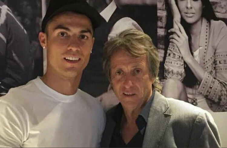 Manchester United, Cristiano Ronaldo ile sözleşmesini karşılıklı feshetti! Fenerbahçe'de heyecan arttı