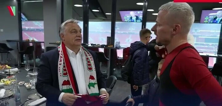 Macaristan Başbakanı Orban'ın taktığı atkı kriz çıkardı! Üzerindeki harita komşularının tepkisini çekti