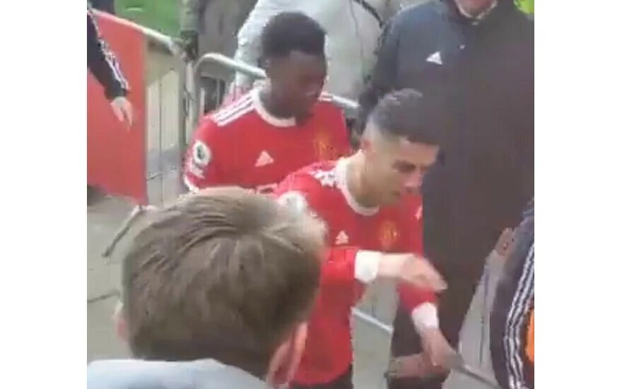 Cristiano Ronaldo'ya iki maç men ve para cezası!