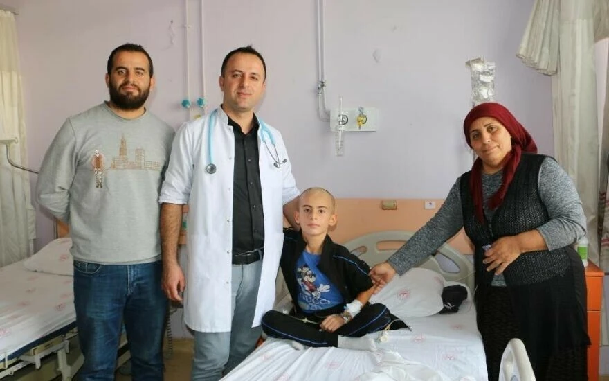 Karın ağrısıyla gittiği hastanede karnından 10 santim kitle çıkartılan küçük Deniz sağlığına kavuştu!