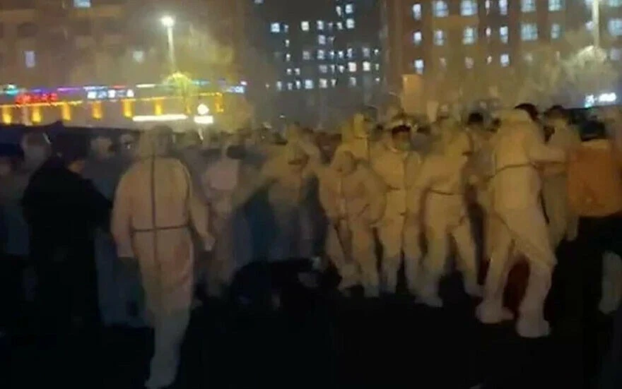 Protestolar parayla bastırılacak: İPhone fabrikasındaki çalışanlara 1.400 dolarlık teklif!