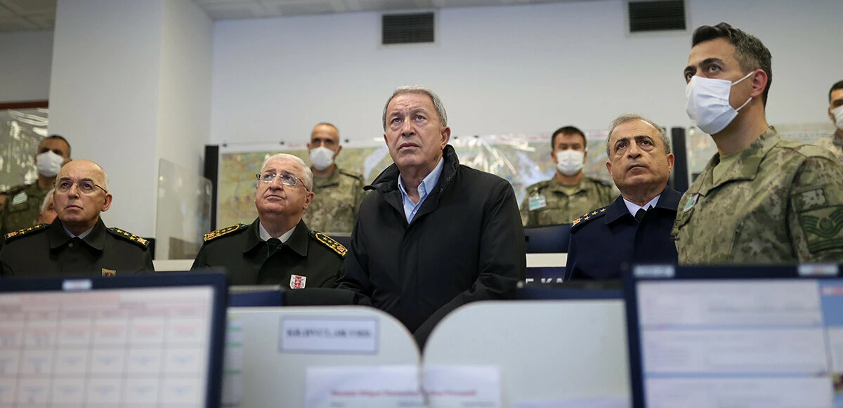 Son dakika! Şehit haberini alınca Ankara'ya döndü: Bakan Akar Harekat Merkezi'nde