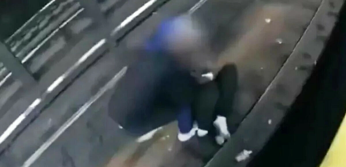 Nefes kesen operasyon: Tren rayına düşen adam son anda kurtarıldı