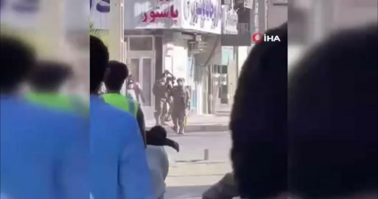 İran'da polis şiddeti kameralara böyle yansıdı: 4 kişi daha öldürüldü