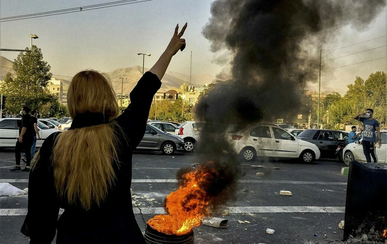 İran'da halkı öldüren Besic milislerini öven Hamaney'den ABD'ye 'fidye' mesajı