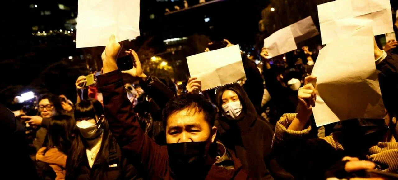 Sıfır-vaka politikası Çin'i yerle bir etti! Karantina kararına karşı boş, beyaz kağıt protestosu