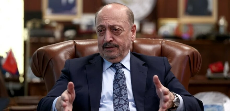 Bakan Bilgin yüz binlerce kişiyi ilgilendiren müjdeyi verdi: Zorunlu emeklilik kaldırılacak!