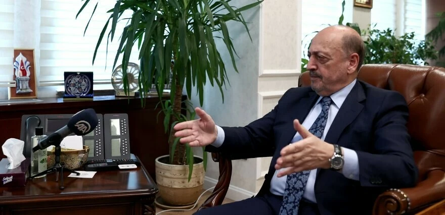 Bakan Bilgin yüz binlerce kişiyi ilgilendiren müjdeyi verdi: Zorunlu emeklilik kaldırılacak!