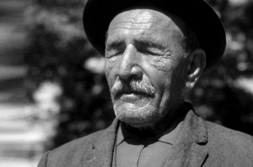 Aşık Veysel kimdir, nede öldü? Aşık Veysel şiirleri, türküleri, başarıları!