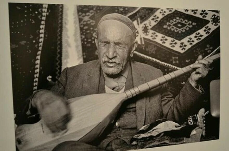 Aşık Veysel kimdir, nede öldü? Aşık Veysel şiirleri, türküleri, başarıları!