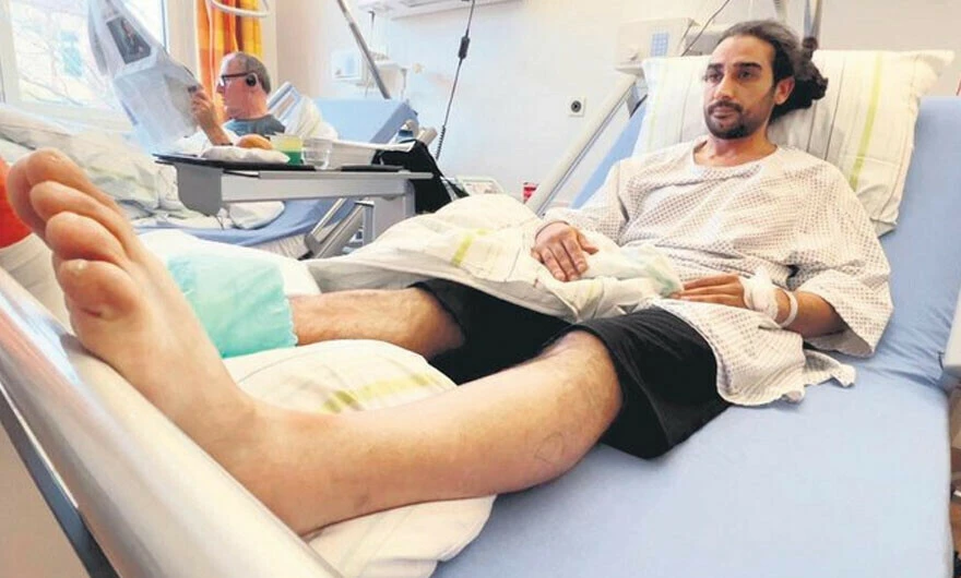 Tek ayağına basarak girdiği hastaneden tekerlekli sandalyeyle çıktı! Yanlış ayağından ameliyat oldu, doktorun 'pişkin' sözleri pes dedirtti