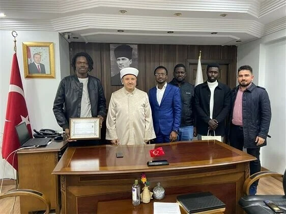 Arkadaşlarından etkilenen Çadlı öğrenci Müslüman oldu