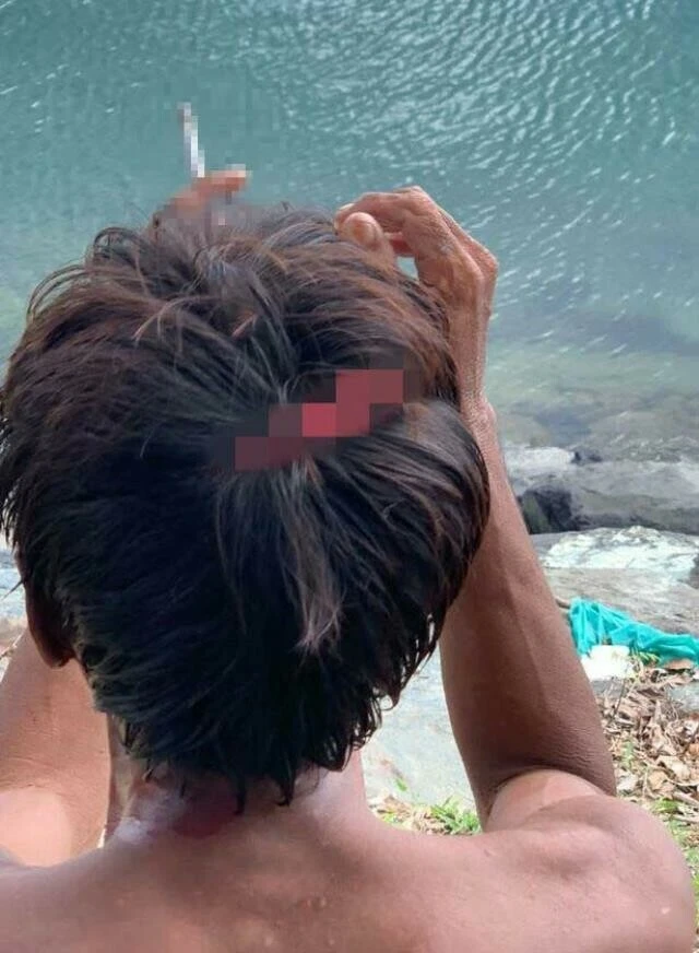 Bulanık suda fark edemedi! Dev timsah bebeği babanın gözleri önünde kaptı