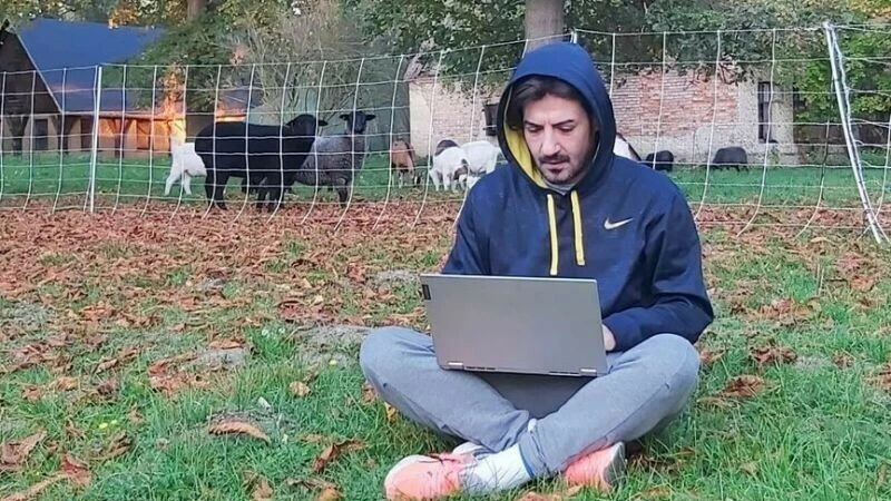 Hayat Bilgisi'nin Ortega'sı yönetmenliğe soyundu: “Kendimi takım kaptanı olarak görüyorum”