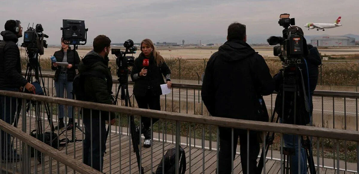 Fas'tan Türkiye'ye gelen uçak Barcelona'ya acil iniş yaptı: Uçaktaki mülteciler kaçtı